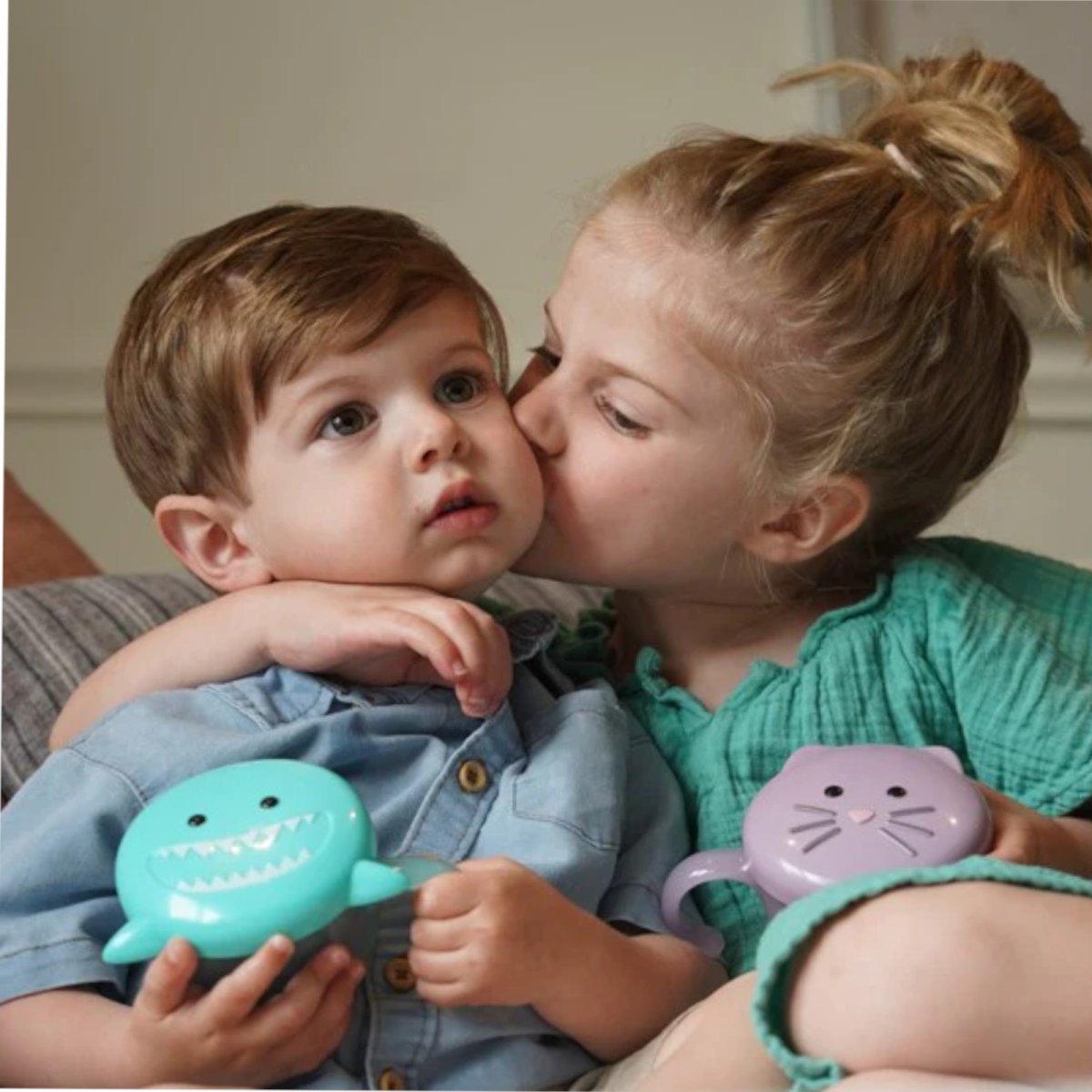 Snack Container with Finger Trap - Shark