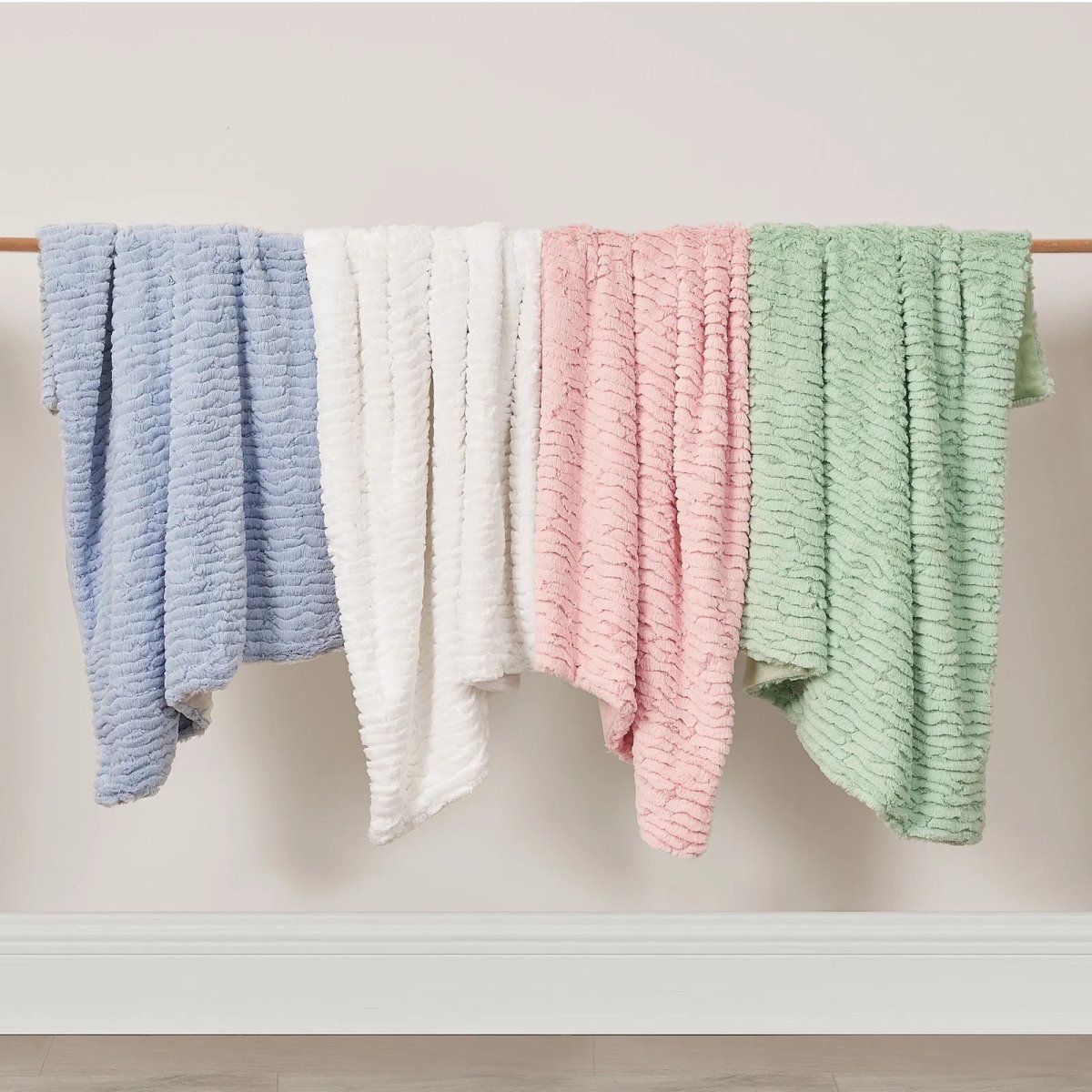 Double Layer Feathered Faux Fur Blanket - Pink